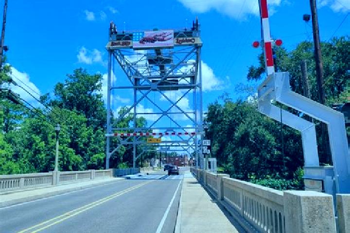 escort Breaux Bridge