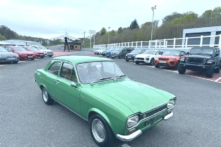 escort Cam Le