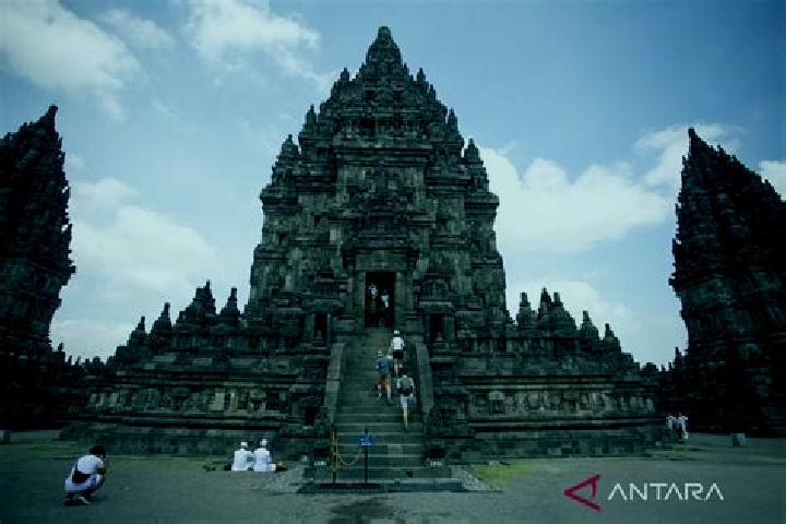 escort Candi Prambanan