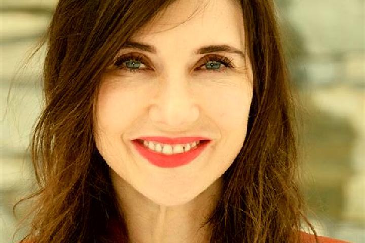 escort Carice