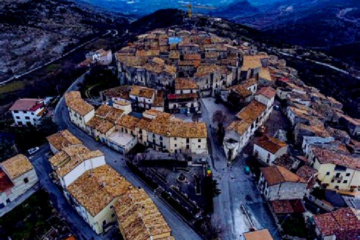 escort Castelvecchio Calvisio