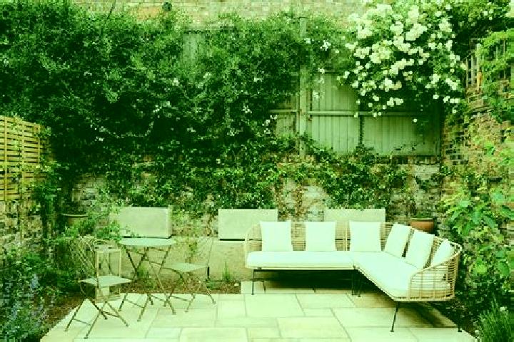 escort Charming Garden