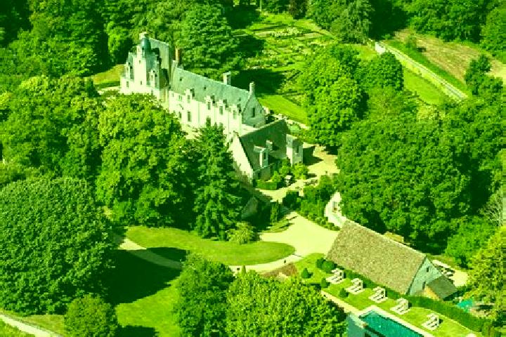 escort Chateau-la-Valliere