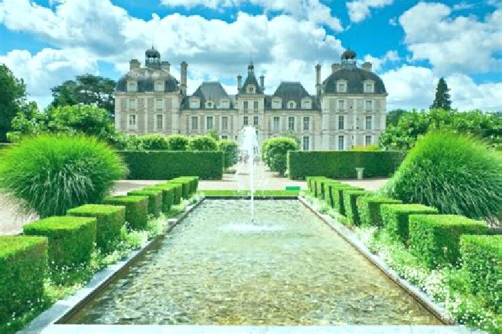 escort Cheverny