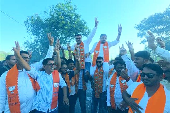 escort Chikhli Kalan