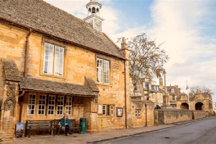 escort Chipping Campden