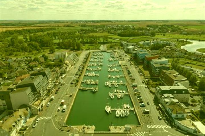 escort Courseulles-sur-Mer