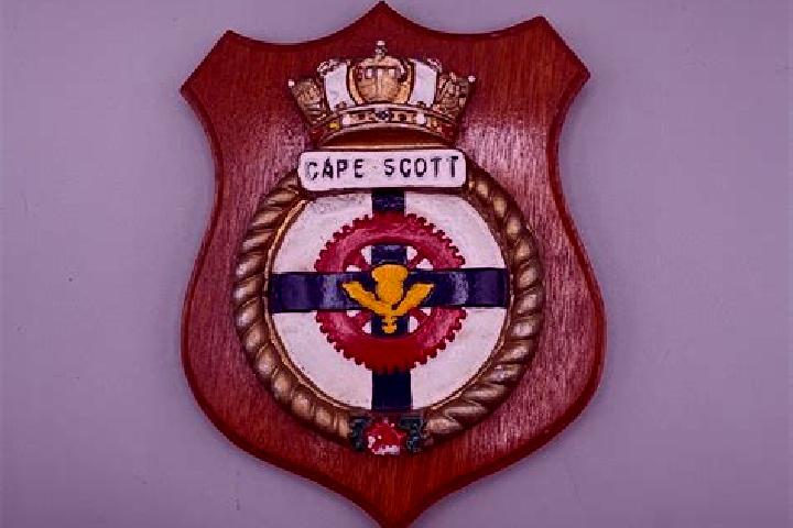 escort Crest