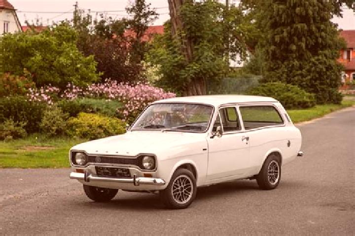 escort Crestuma