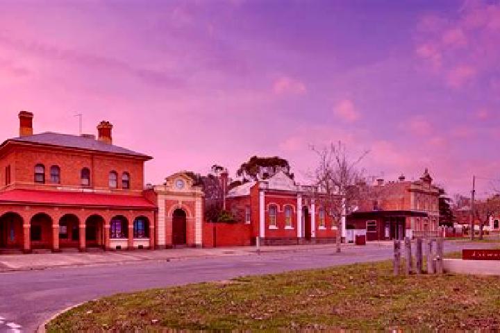 escort Creswick