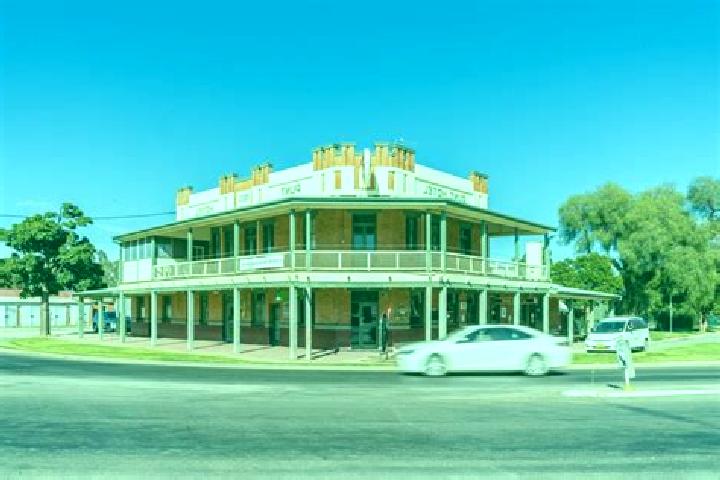 escort Darlington Point