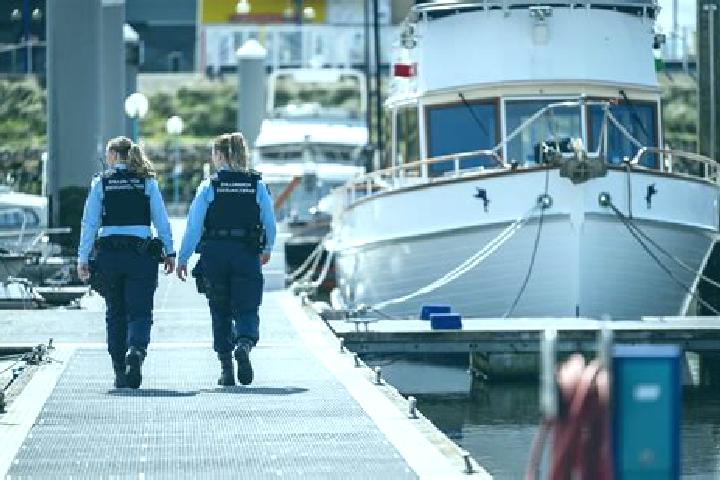 escort Douane