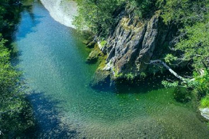 escort Eel River Crossing