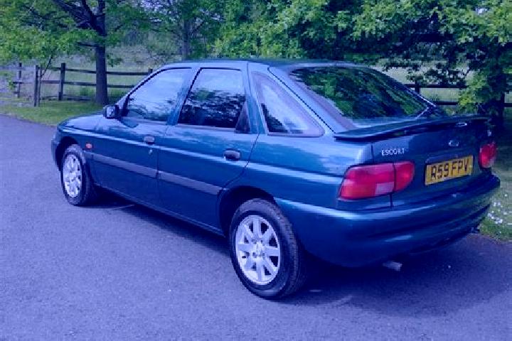 escort Eholie