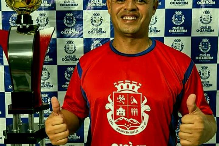 escort Elisio Medrado