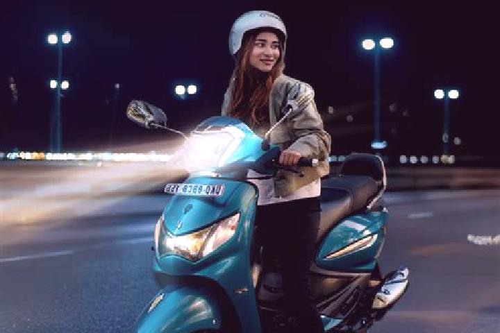 escort Etmadpur