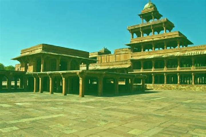 escort Fatehpur Sikri