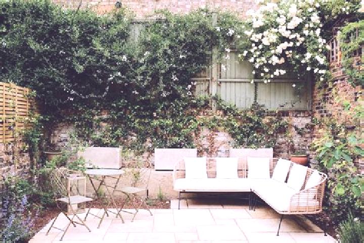 escort Garden Court