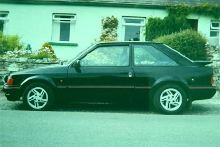 escort Garmdarreh