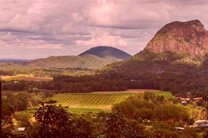 escort Glass House Mountains