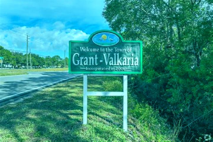 escort Grant-Valkaria
