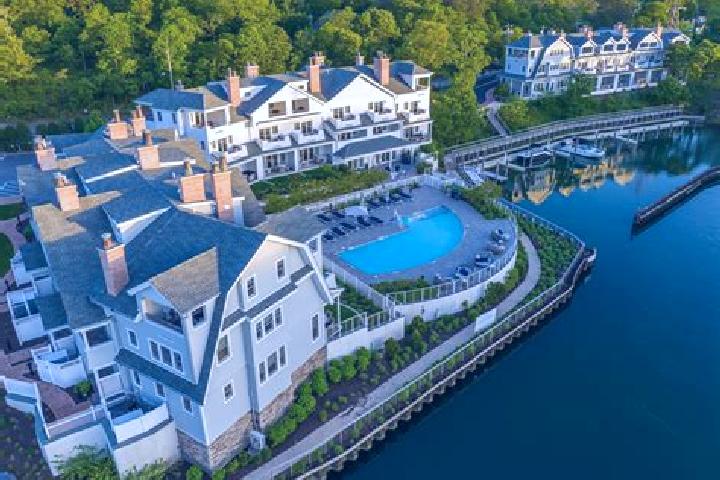 escort Hampton Bays