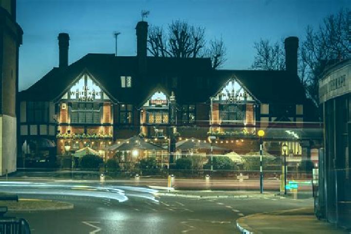 escort Hampton Wick