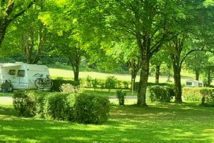 escort Hautecourt-Romaneche