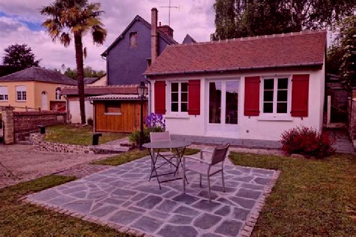 escort Hermival-les-Vaux