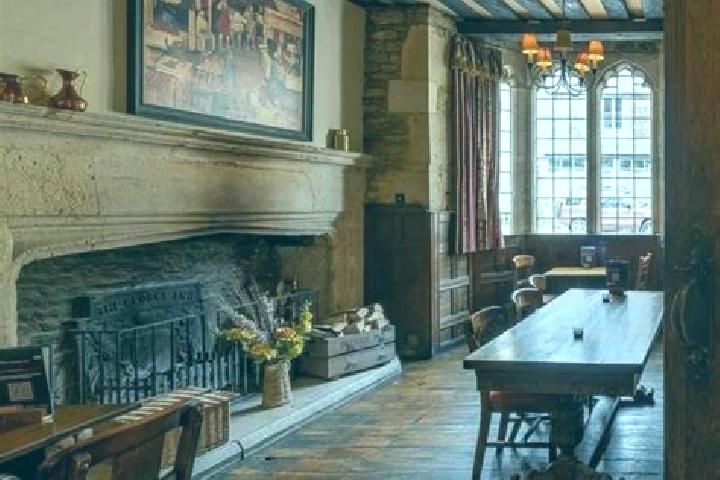 escort Hinton Charterhouse