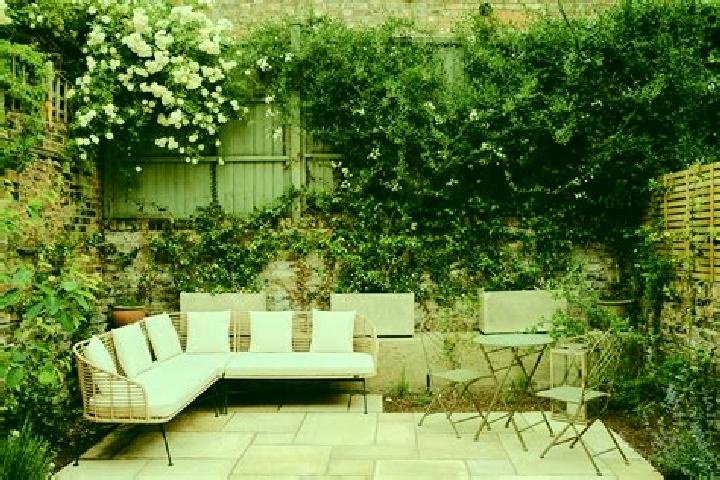 escort Home Garden