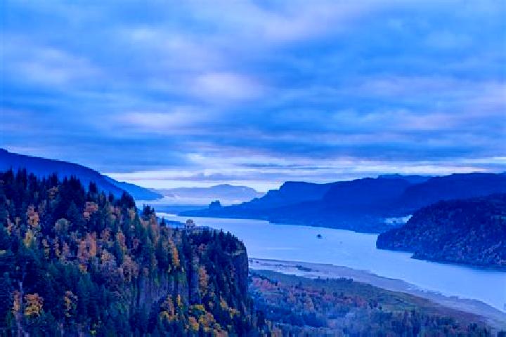 escort Hood River