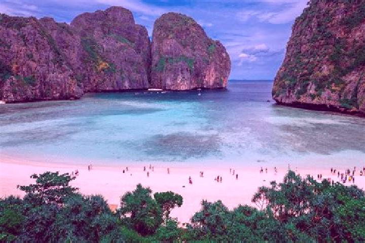 escort Island Bay