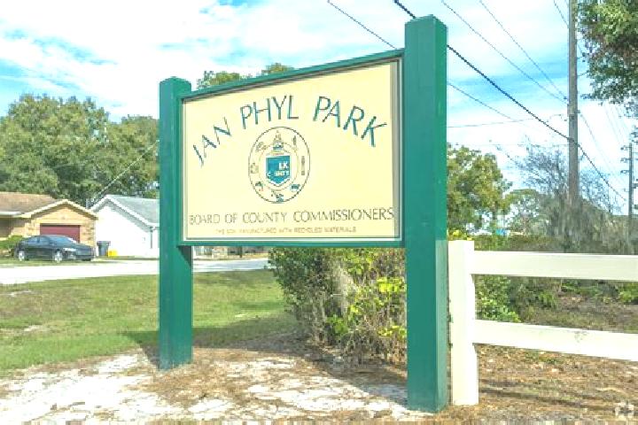 escort Jan-Phyl Village