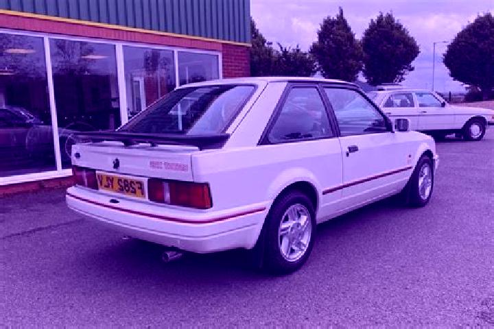 escort Jazeneuil