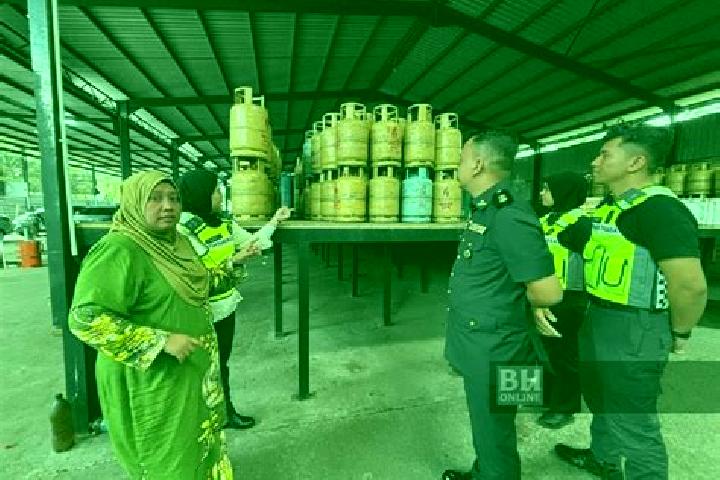 escort Kampung Simpang Renggam