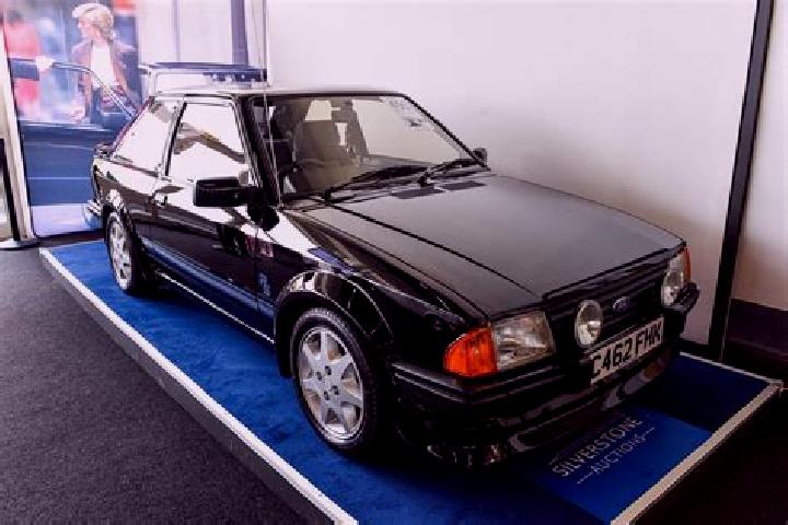 escort Khirkiya