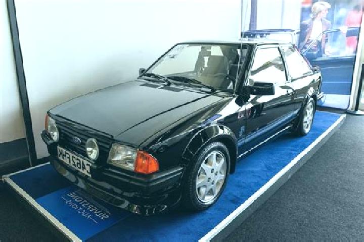 escort Kirkburton