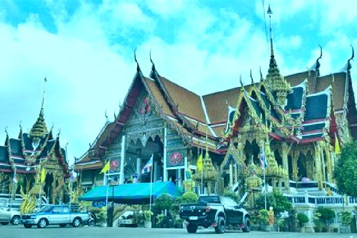 escort Krathum Baen