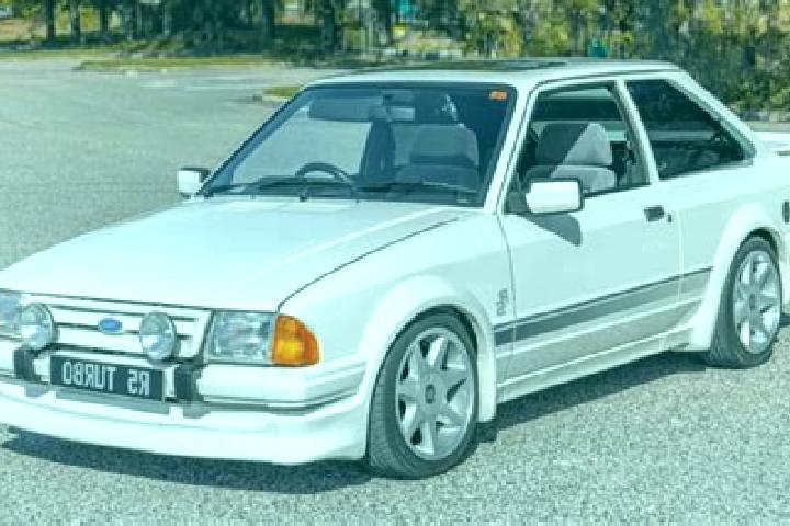 escort Ladd