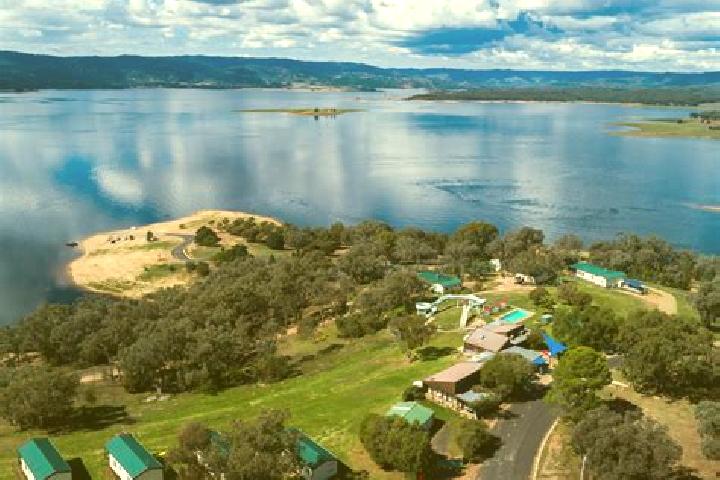 escort Lake Holiday