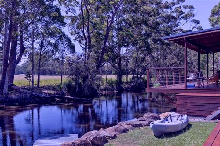 escort Lake Tabourie