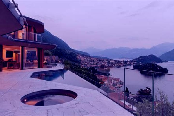 escort Lake Villa
