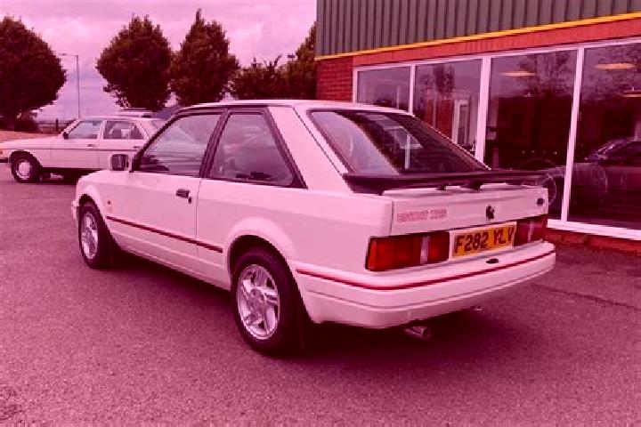 escort Layou