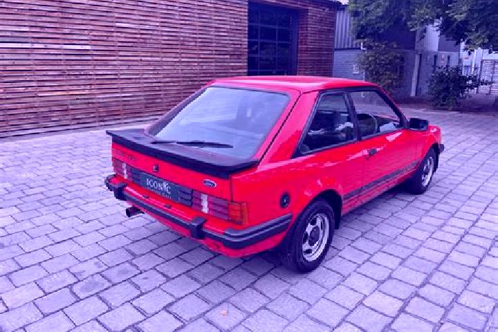 escort Leerbeek
