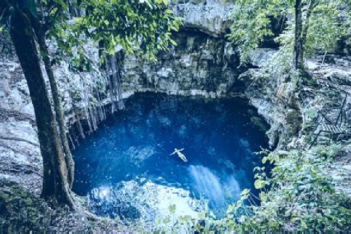 escort Los Cenotes