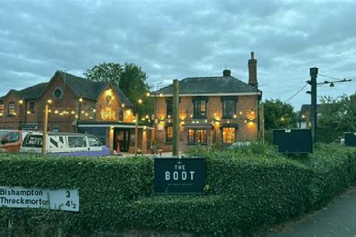 escort Lower Broadheath