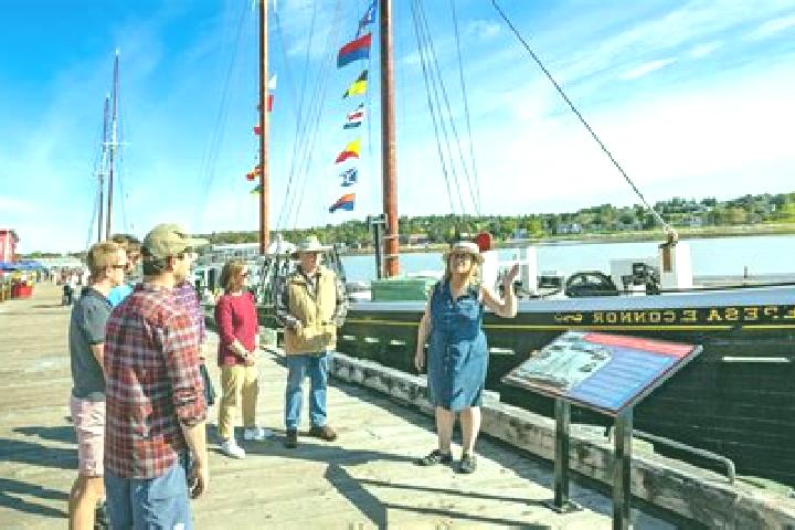 escort Lunenburg