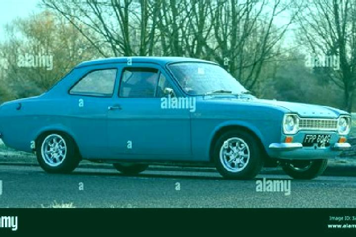 escort Mackinnon Road