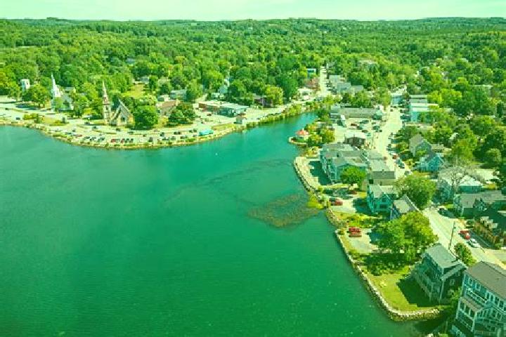 escort Mahone Bay